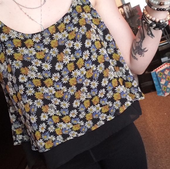 Flowy Crop Spaghetti Strap Top - L - Picture 4 of 4